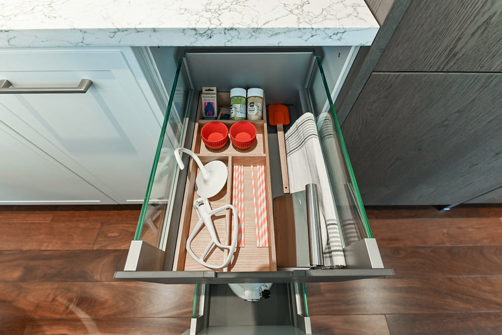 Nolte Küchen Classic Modern White Kitchen with Quartz Countertops & Luxe Appliances