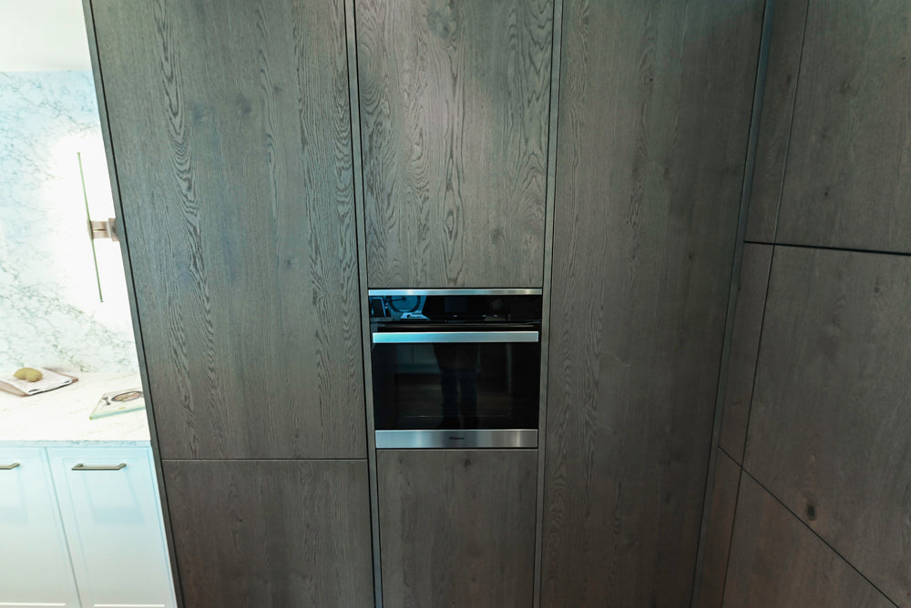 Nolte Küchen Classic Modern White Kitchen with Quartz Countertops & Luxe Appliances