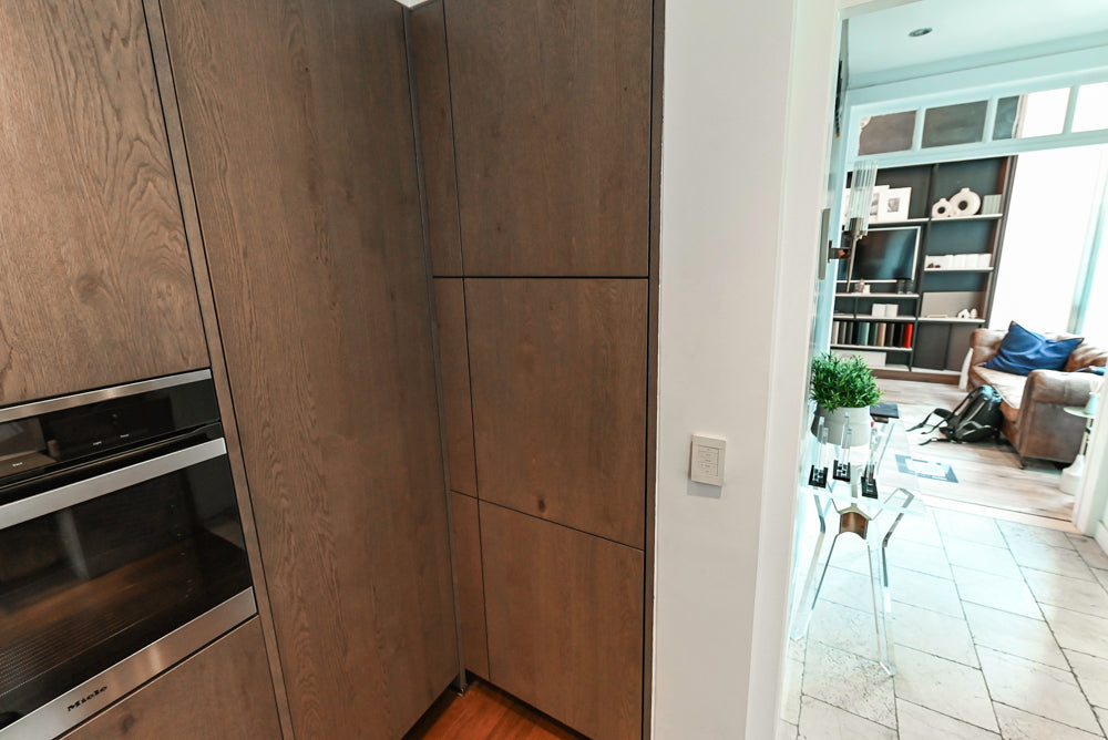 Nolte Küchen Classic Modern White Kitchen with Quartz Countertops & Luxe Appliances