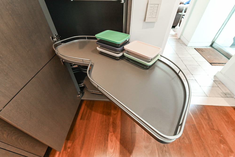 Nolte Küchen Classic Modern White Kitchen with Quartz Countertops & Luxe Appliances