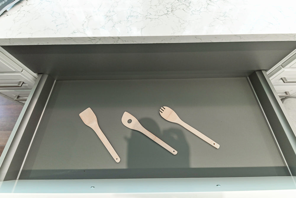 Nolte Küchen Classic Modern White Kitchen with Quartz Countertops & Luxe Appliances