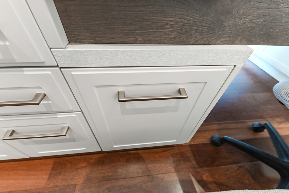 Nolte Küchen Classic Modern White Kitchen with Quartz Countertops & Luxe Appliances