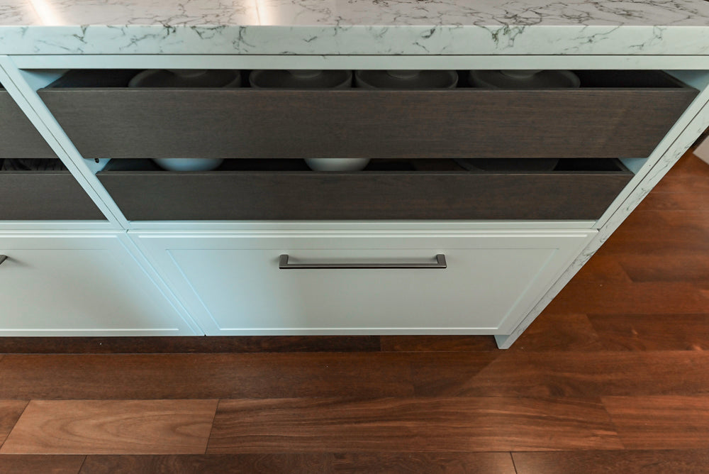 Nolte Küchen Classic Modern White Kitchen with Quartz Countertops & Luxe Appliances