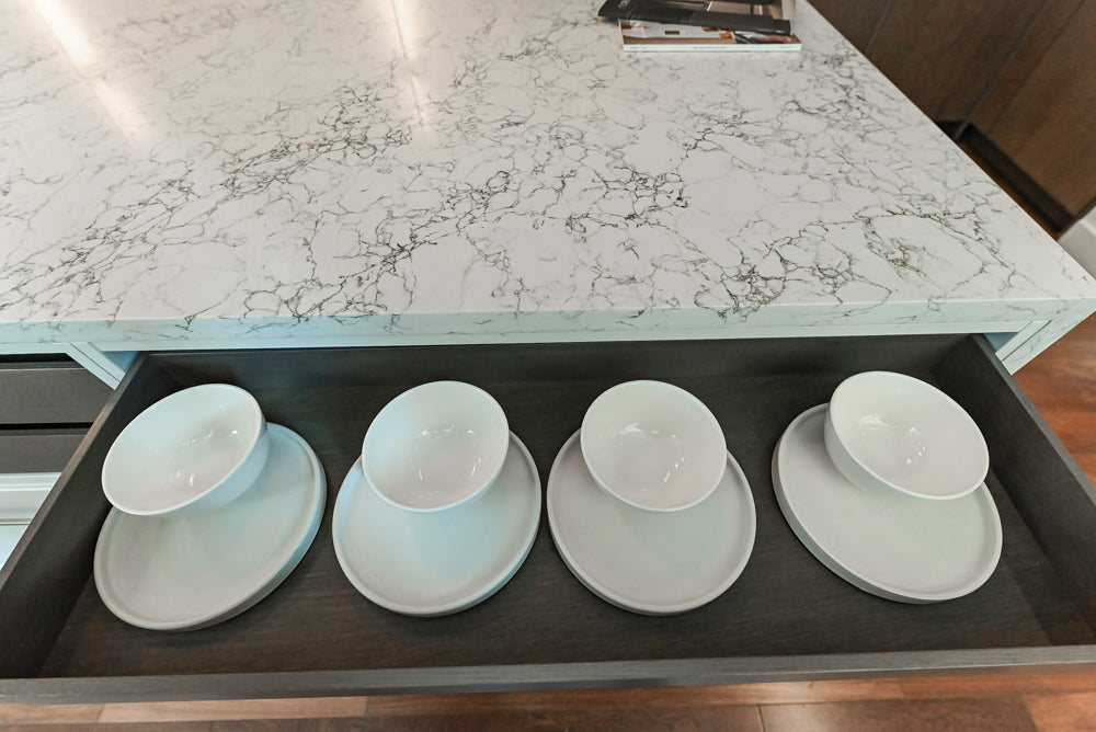 Nolte Küchen Classic Modern White Kitchen with Quartz Countertops & Luxe Appliances