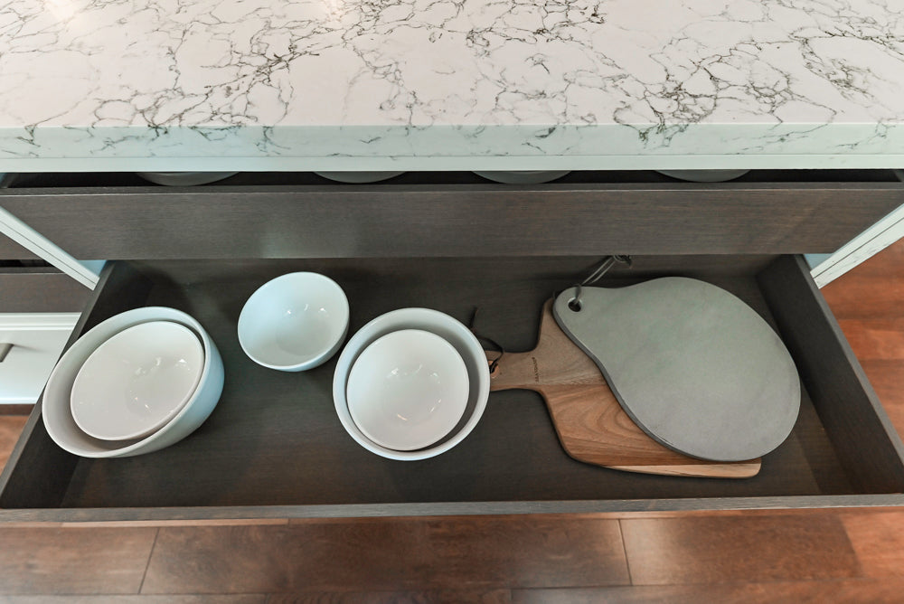 Nolte Küchen Classic Modern White Kitchen with Quartz Countertops & Luxe Appliances