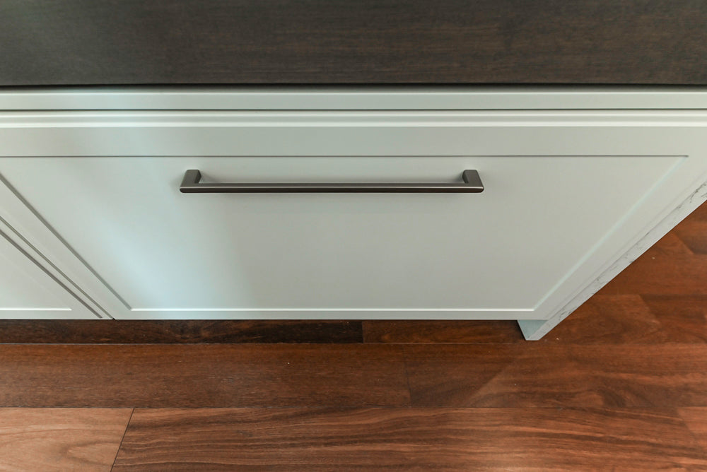 Nolte Küchen Classic Modern White Kitchen with Quartz Countertops & Luxe Appliances