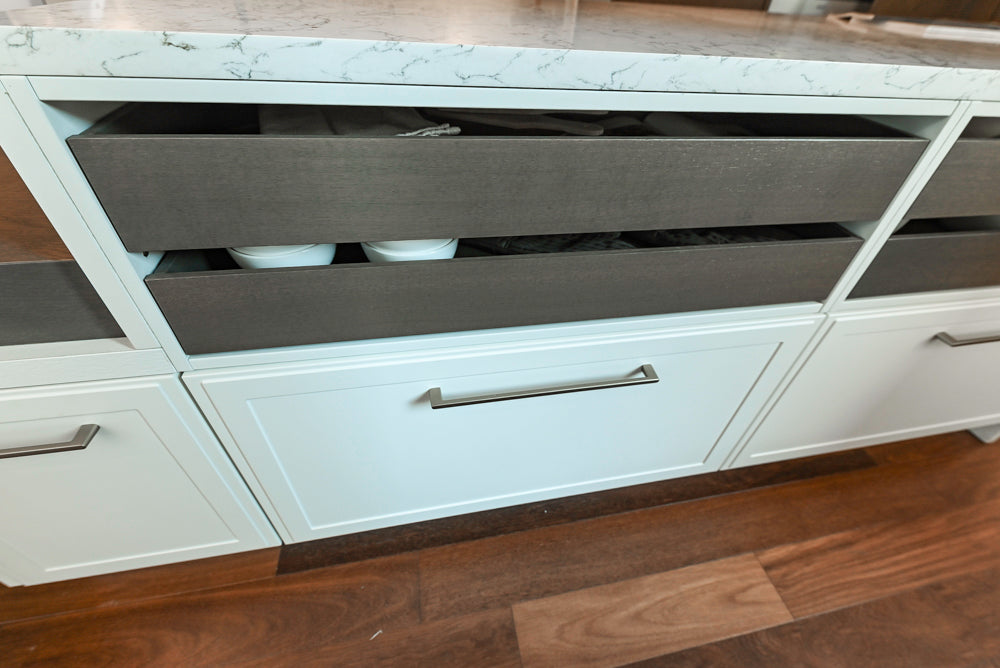 Nolte Küchen Classic Modern White Kitchen with Quartz Countertops & Luxe Appliances