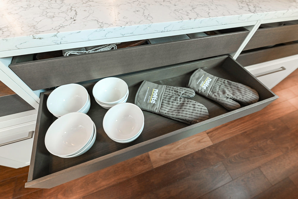 Nolte Küchen Classic Modern White Kitchen with Quartz Countertops & Luxe Appliances