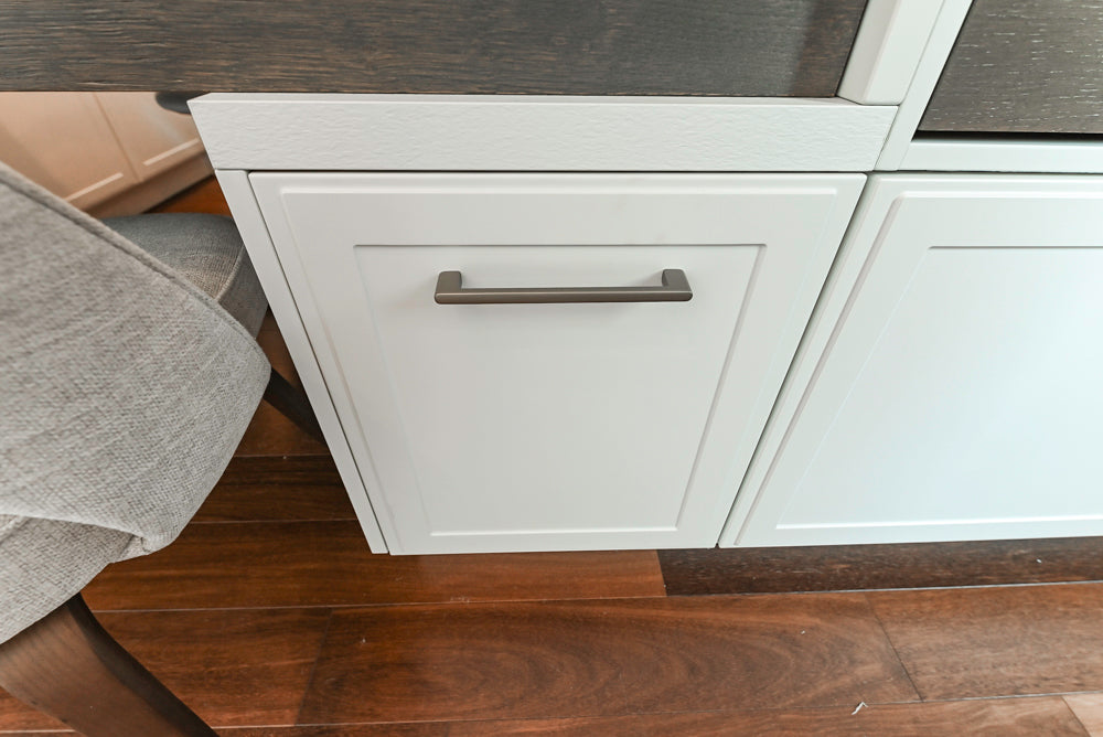 Nolte Küchen Classic Modern White Kitchen with Quartz Countertops & Luxe Appliances