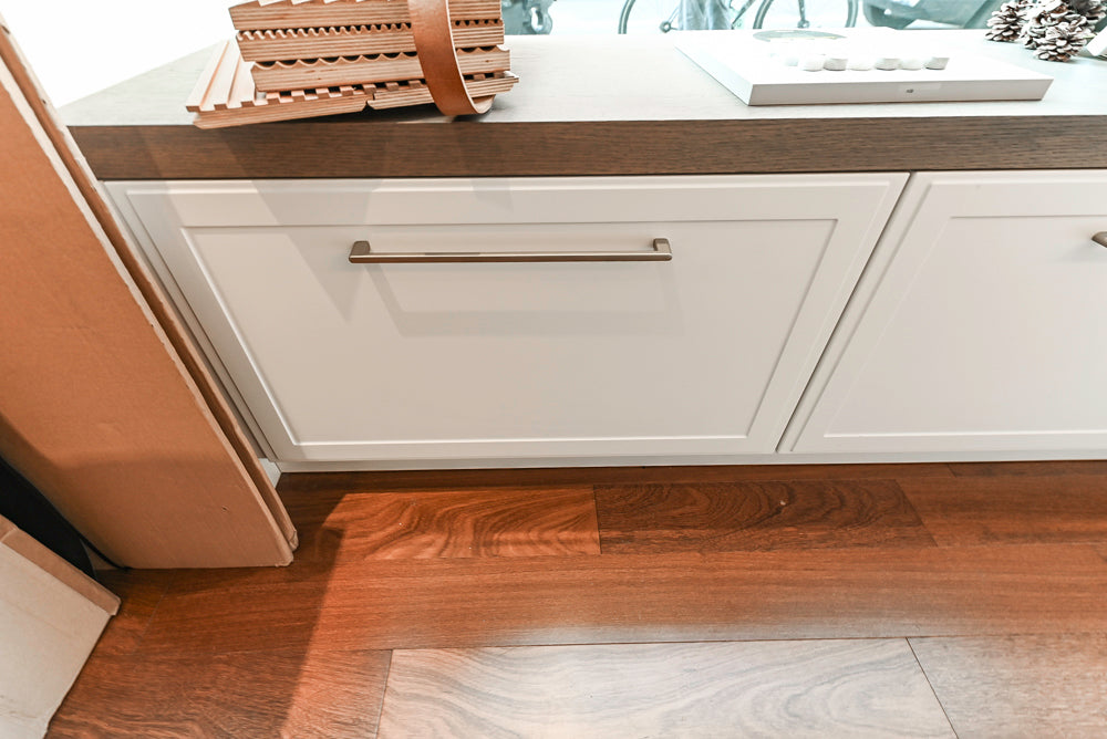 Nolte Küchen Classic Modern White Kitchen with Quartz Countertops & Luxe Appliances