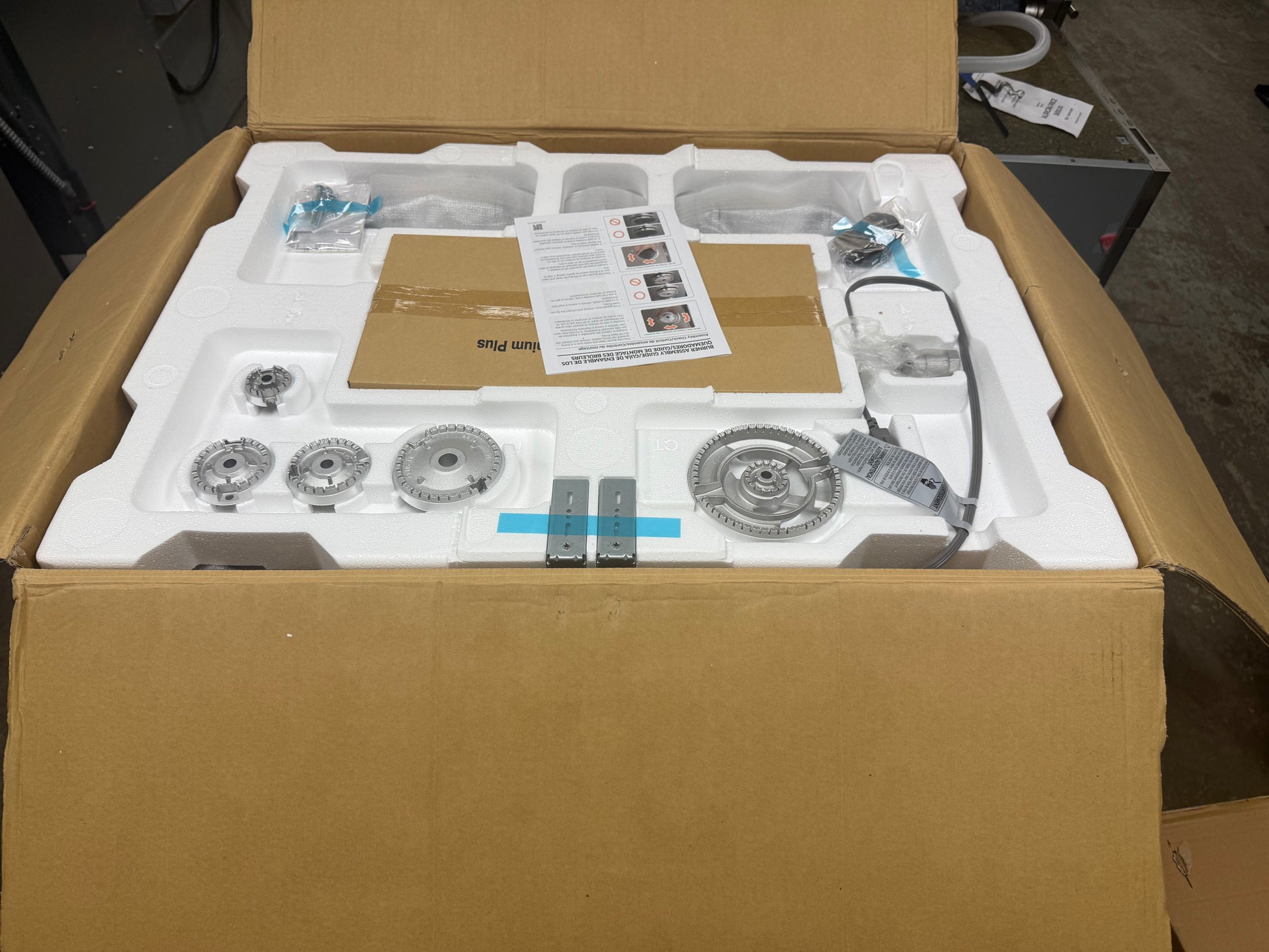 Dacor Transitional 30 inch 5 burner gas smart cooktop silver stainless steel DTG30P875NS