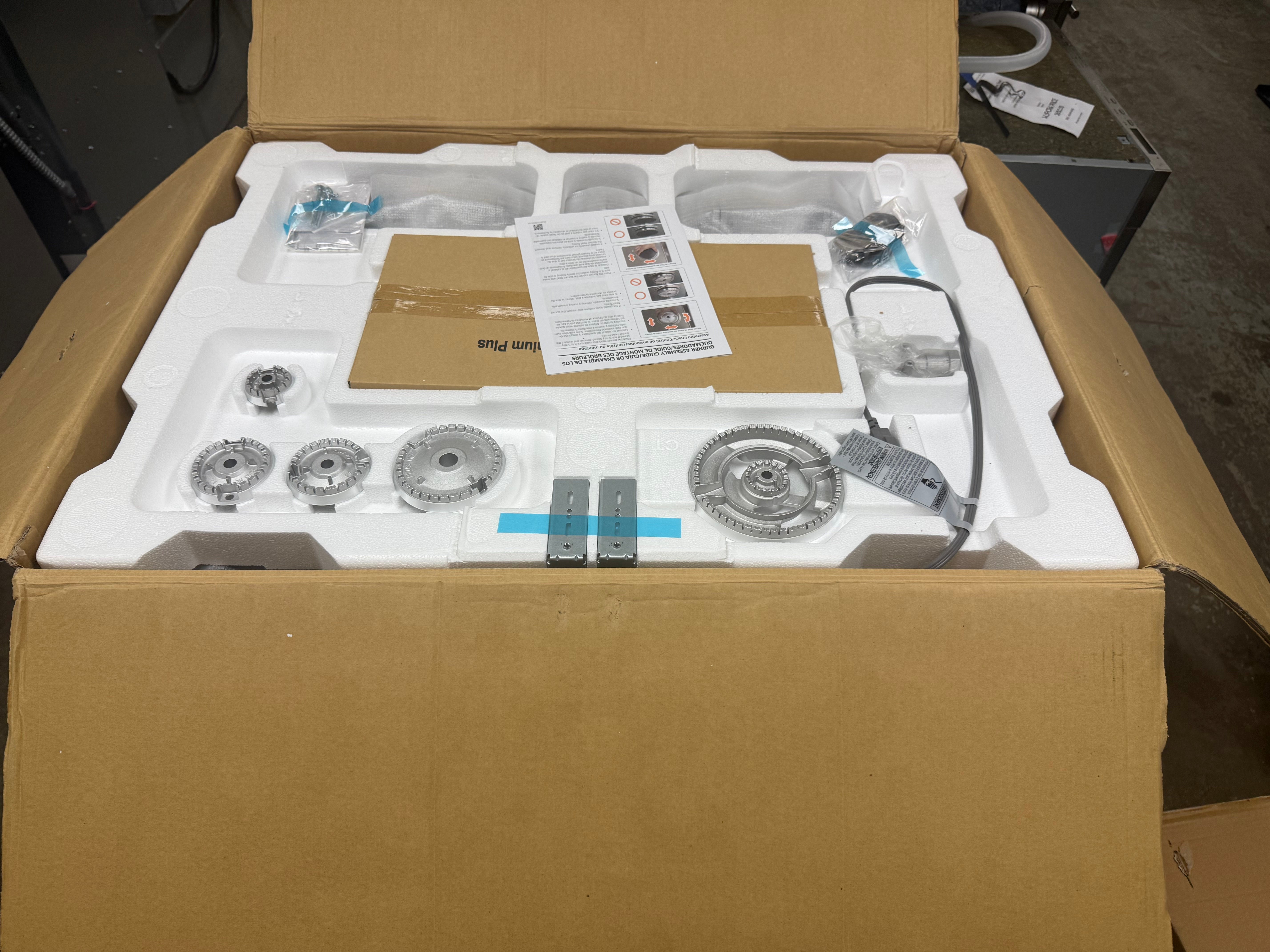 Dacor Transitional 30 inch 5 burner gas smart cooktop silver stainless steel DTG30P875NS