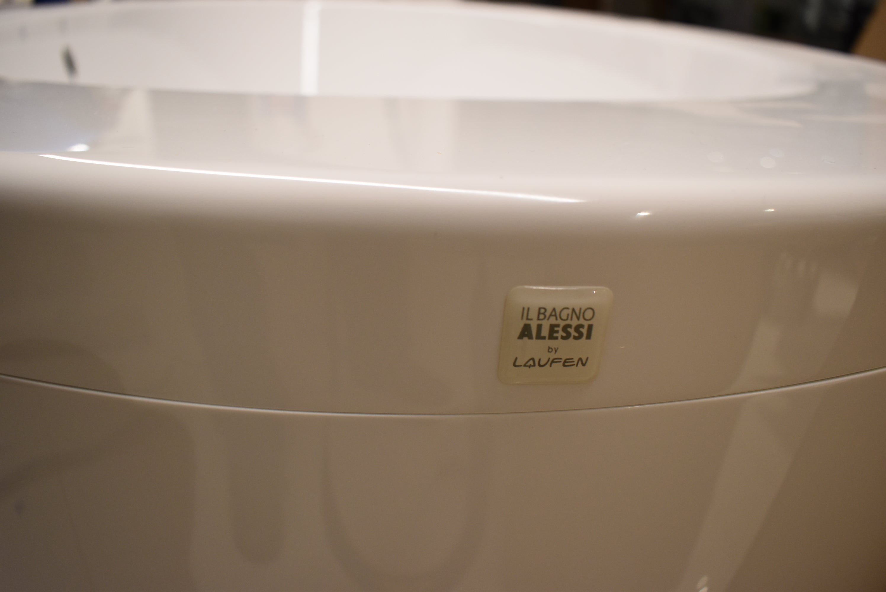 Laufen Il Bagno Alessi 80" White Oval Acrylic Freestanding Bathtub