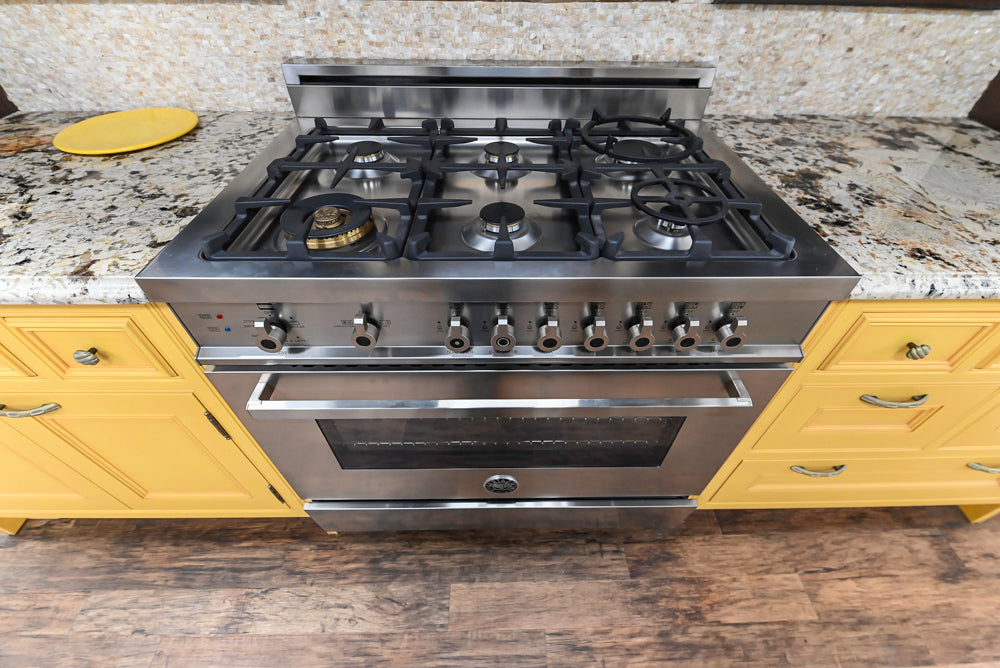 Downsview Tradtional Yellow Kitchenette with Granite Countertops and Bertazzoni Range