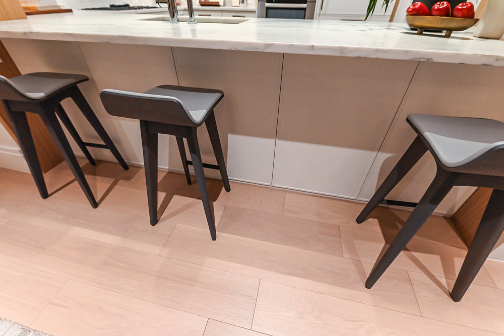 Smallbone Transitional White Oak Kitchen with Marble Countertops & Miele Appliances