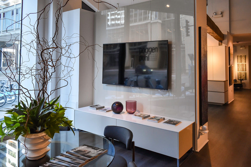 Poggenpohl Glossy White Modern Entertainment Wall with Storage