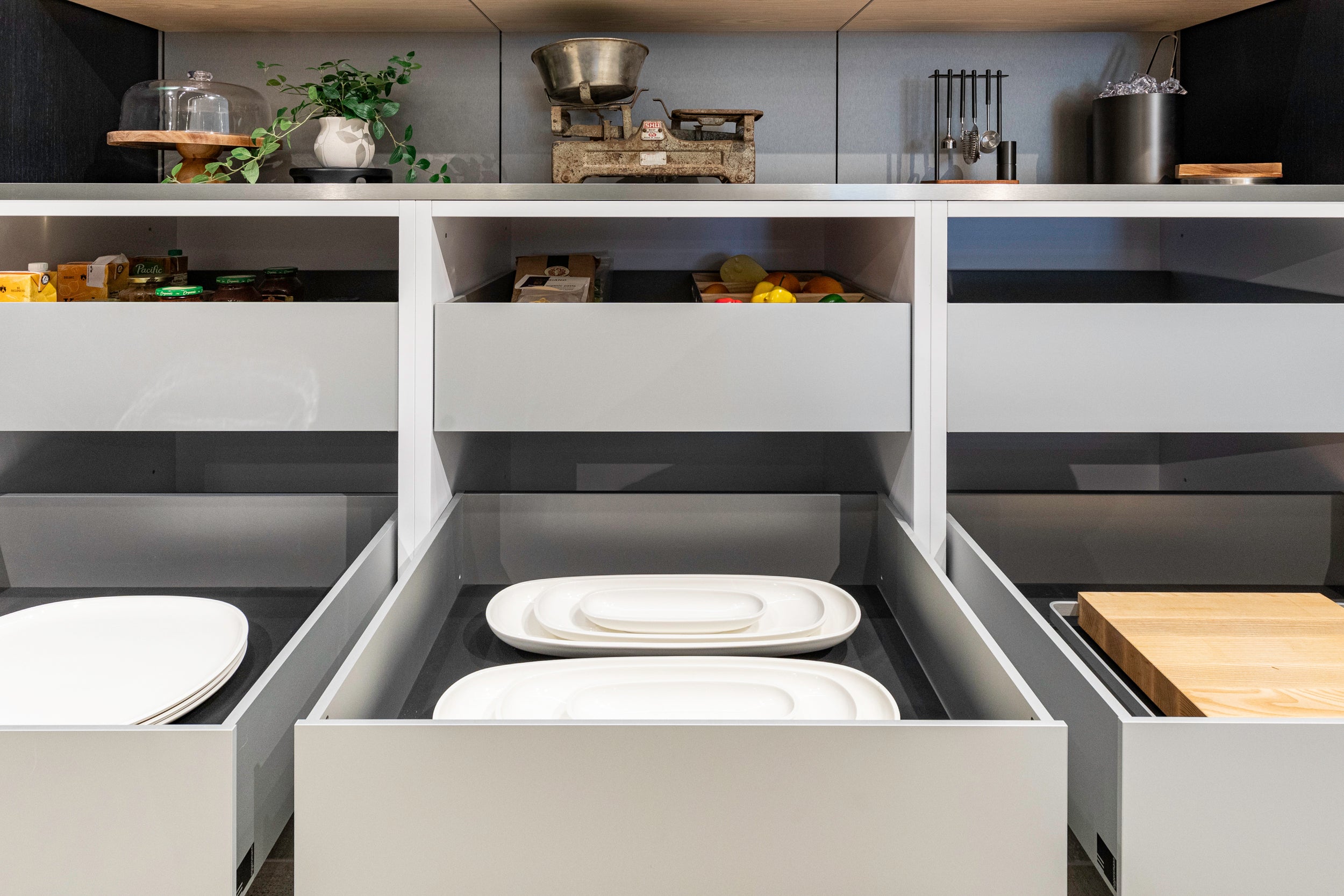 eggersmann E-Line Graphite Black Bi-Fold Pocket Door Pantry Wall