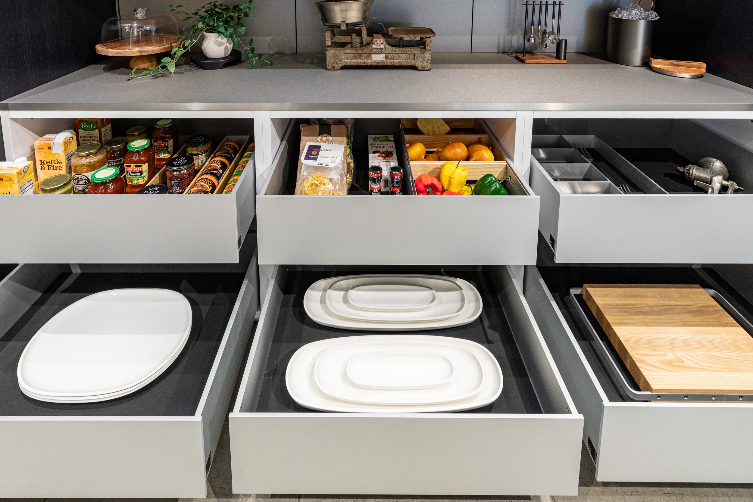 eggersmann E-Line Graphite Black Bi-Fold Pocket Door Pantry Wall