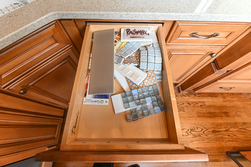 Decora Traditional Wooden Kitchen with Silestone Countertops