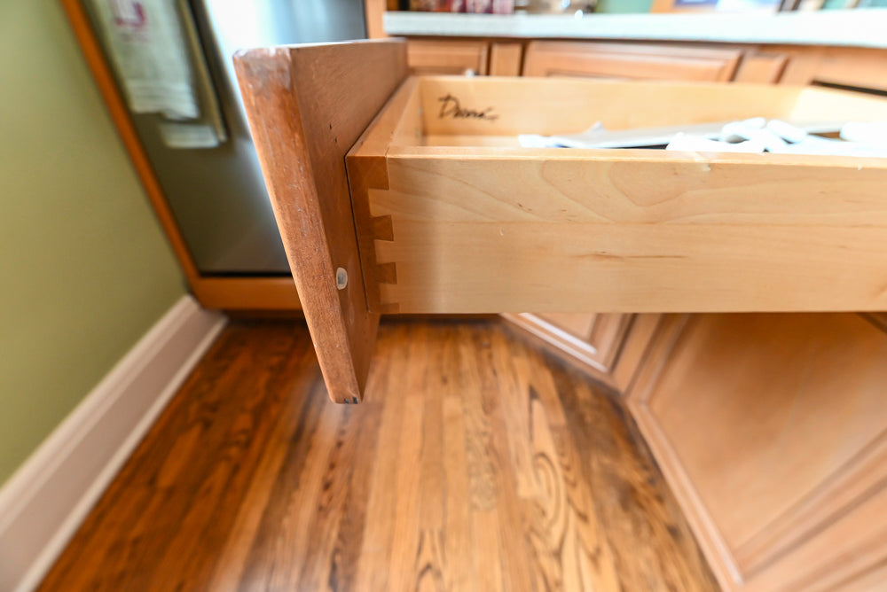 Decora Traditional Wooden Kitchen with Silestone Countertops