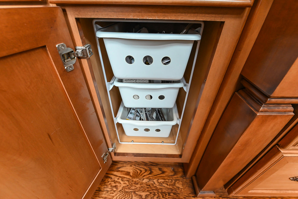 Decora Traditional Wooden Kitchen with Silestone Countertops