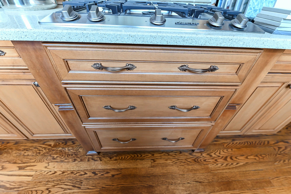 Decora Traditional Wooden Kitchen with Silestone Countertops
