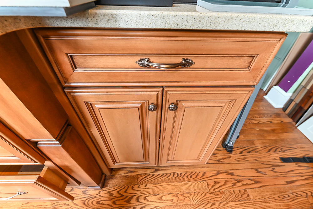 Decora Traditional Wooden Kitchen with Silestone Countertops