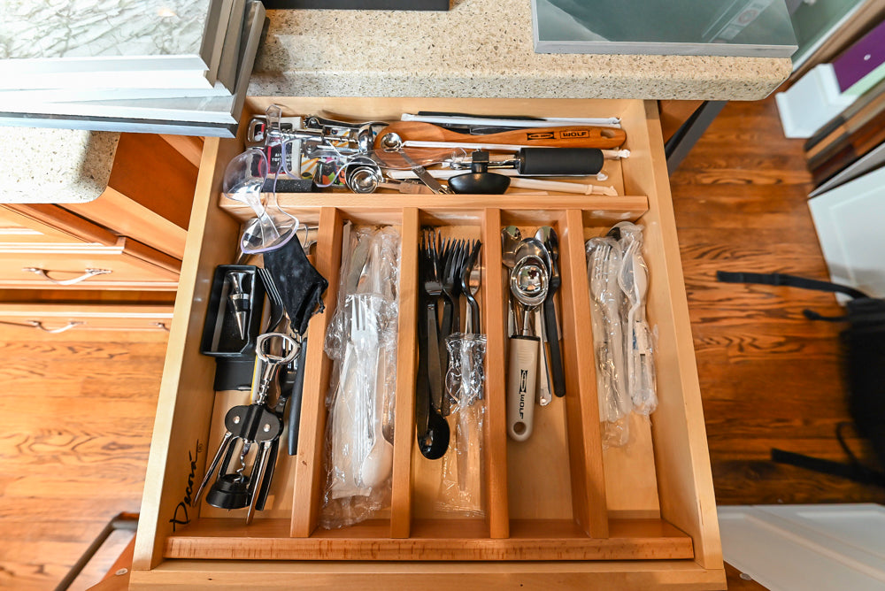 Decora Traditional Wooden Kitchen with Silestone Countertops