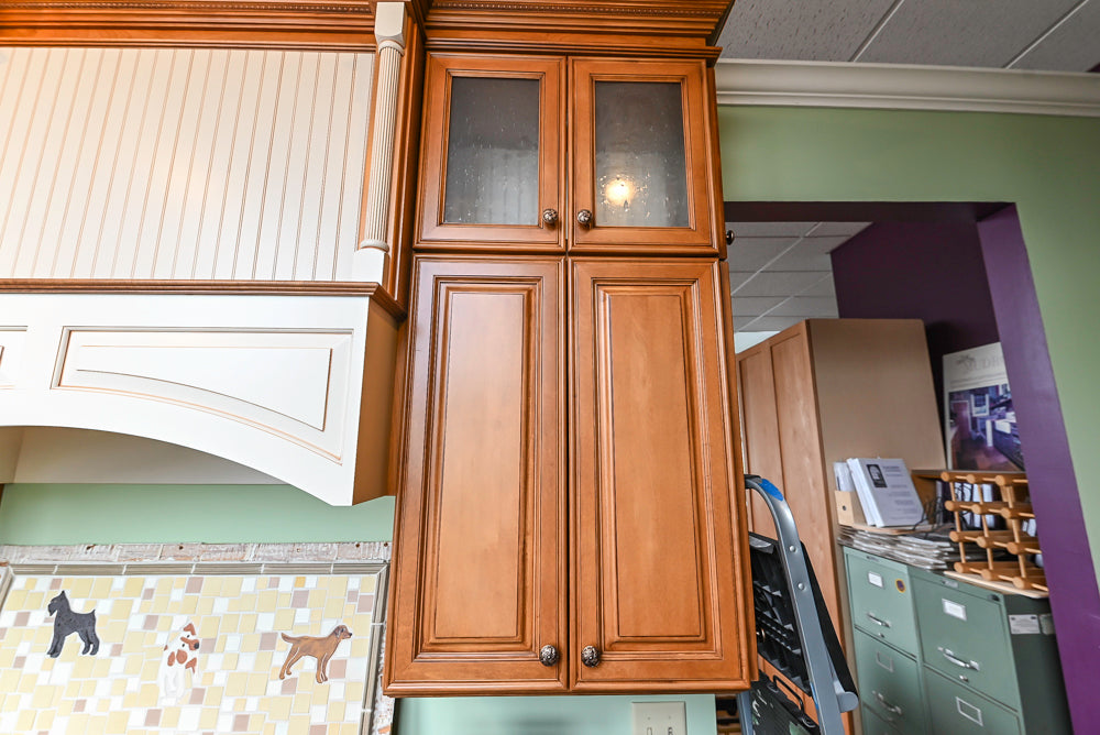 Decora Traditional Wooden Kitchen with Silestone Countertops
