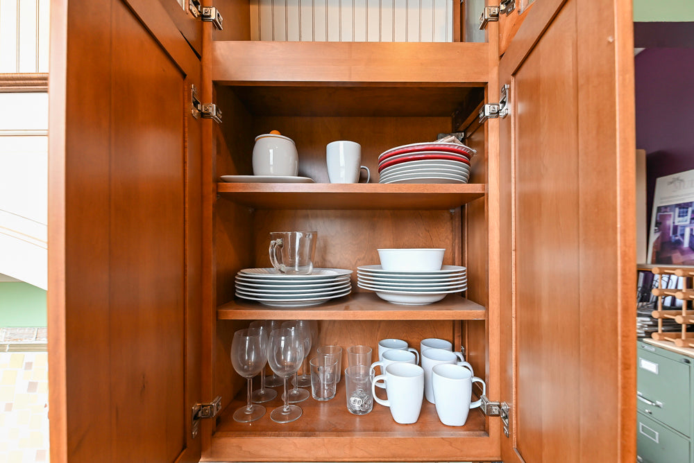 Decora Traditional Wooden Kitchen with Silestone Countertops