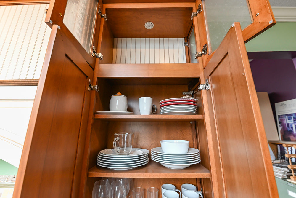 Decora Traditional Wooden Kitchen with Silestone Countertops
