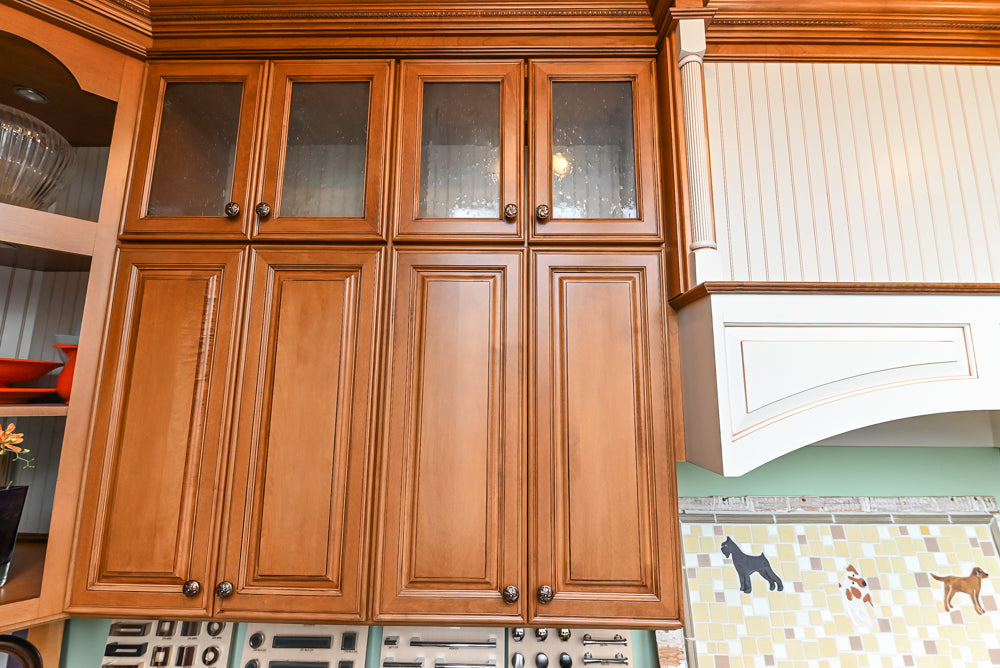 Decora Traditional Wooden Kitchen with Silestone Countertops