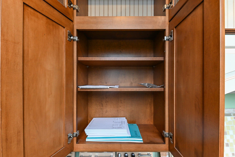 Decora Traditional Wooden Kitchen with Silestone Countertops
