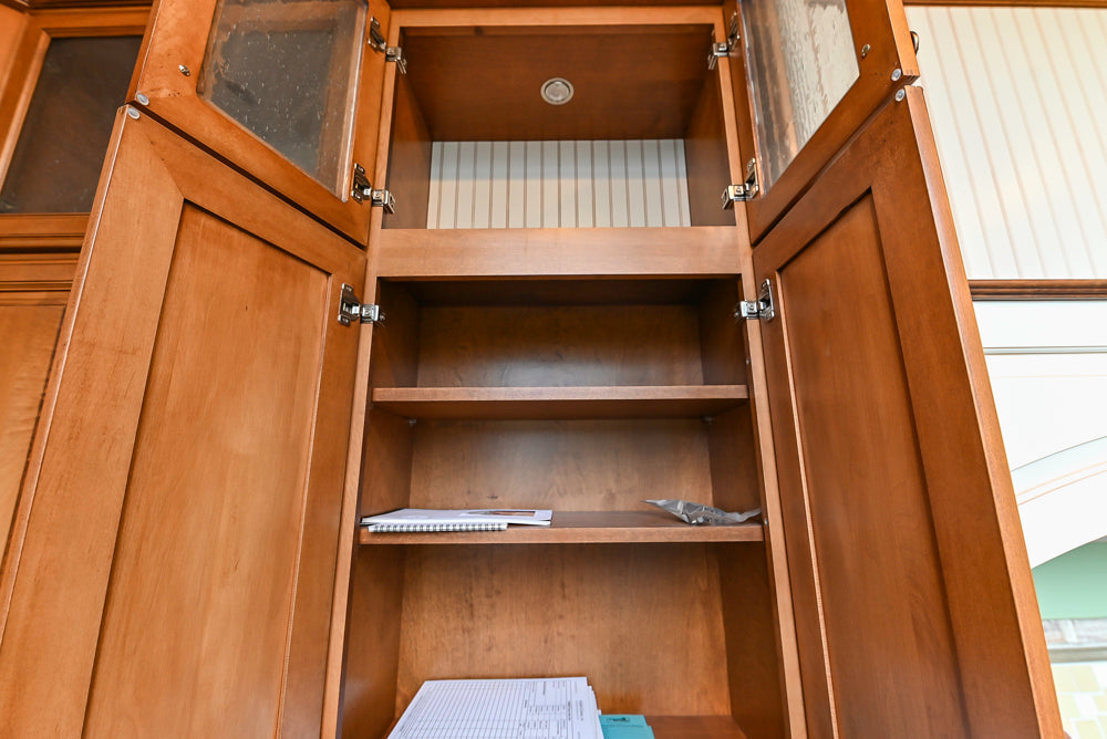 Decora Traditional Wooden Kitchen with Silestone Countertops