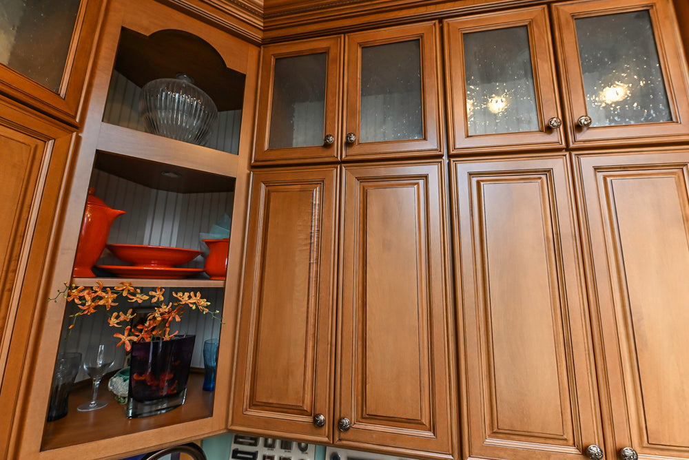 Decora Traditional Wooden Kitchen with Silestone Countertops
