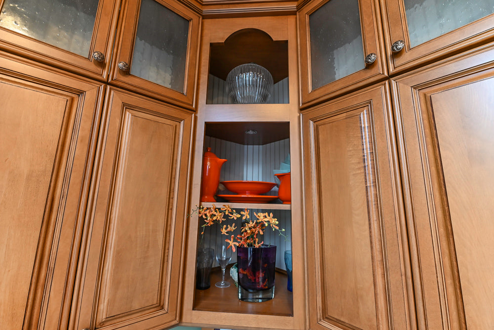 Decora Traditional Wooden Kitchen with Silestone Countertops