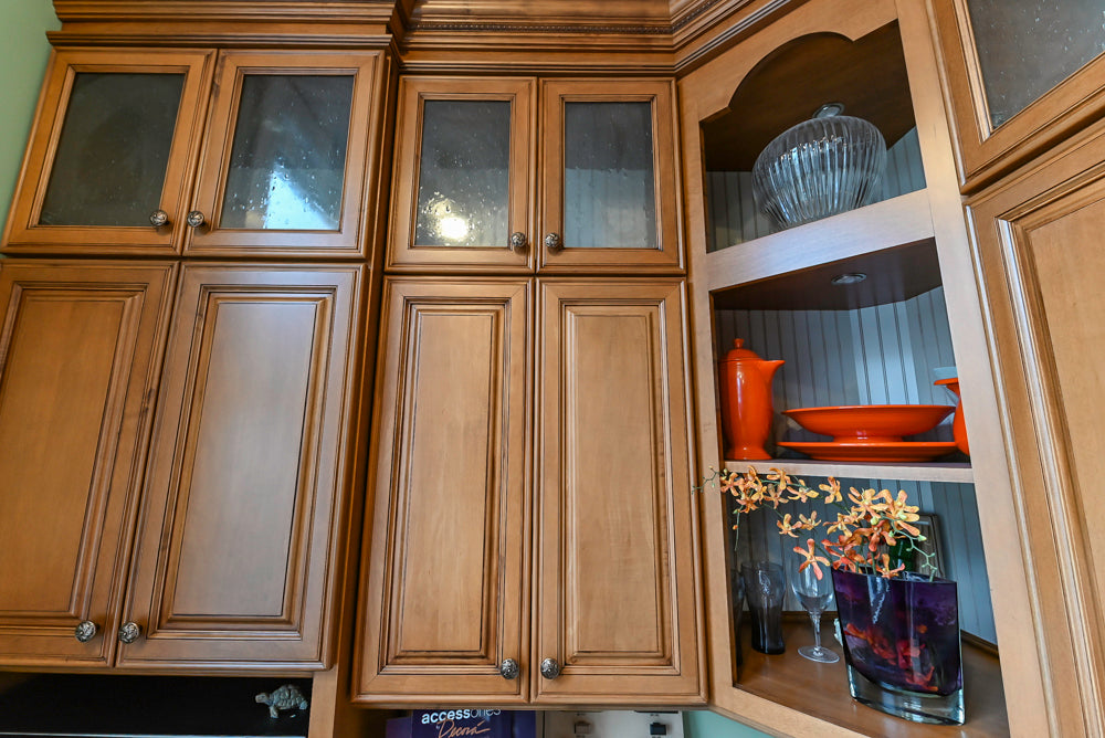 Decora Traditional Wooden Kitchen with Silestone Countertops