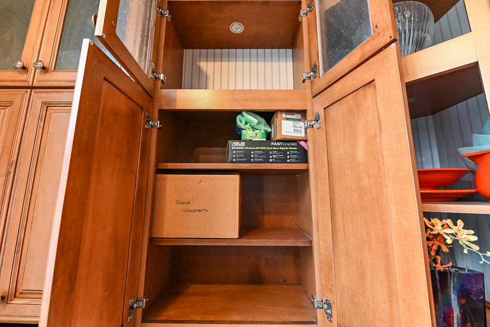 Decora Traditional Wooden Kitchen with Silestone Countertops
