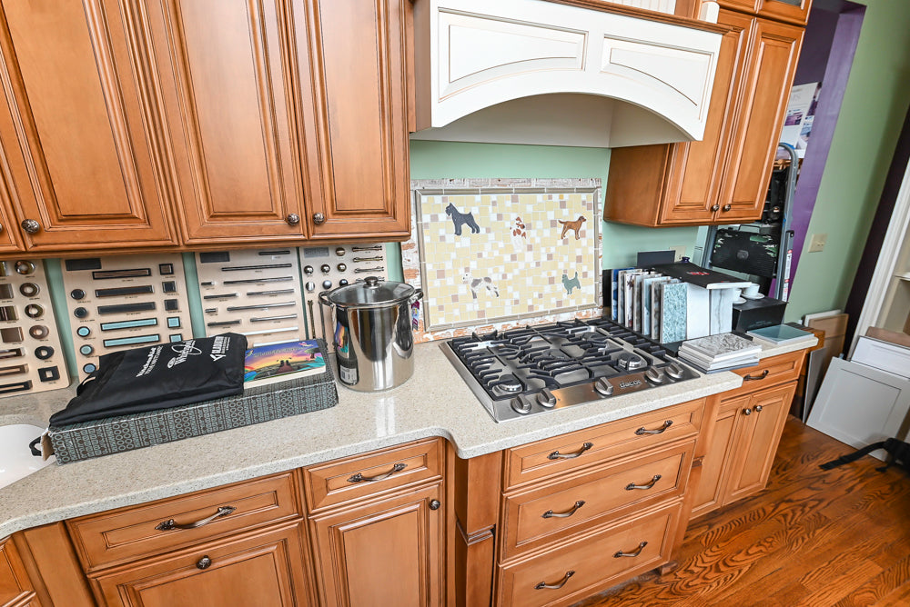 Decora Traditional Wooden Kitchen with Silestone Countertops