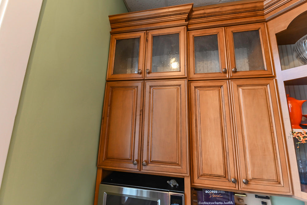 Decora Traditional Wooden Kitchen with Silestone Countertops