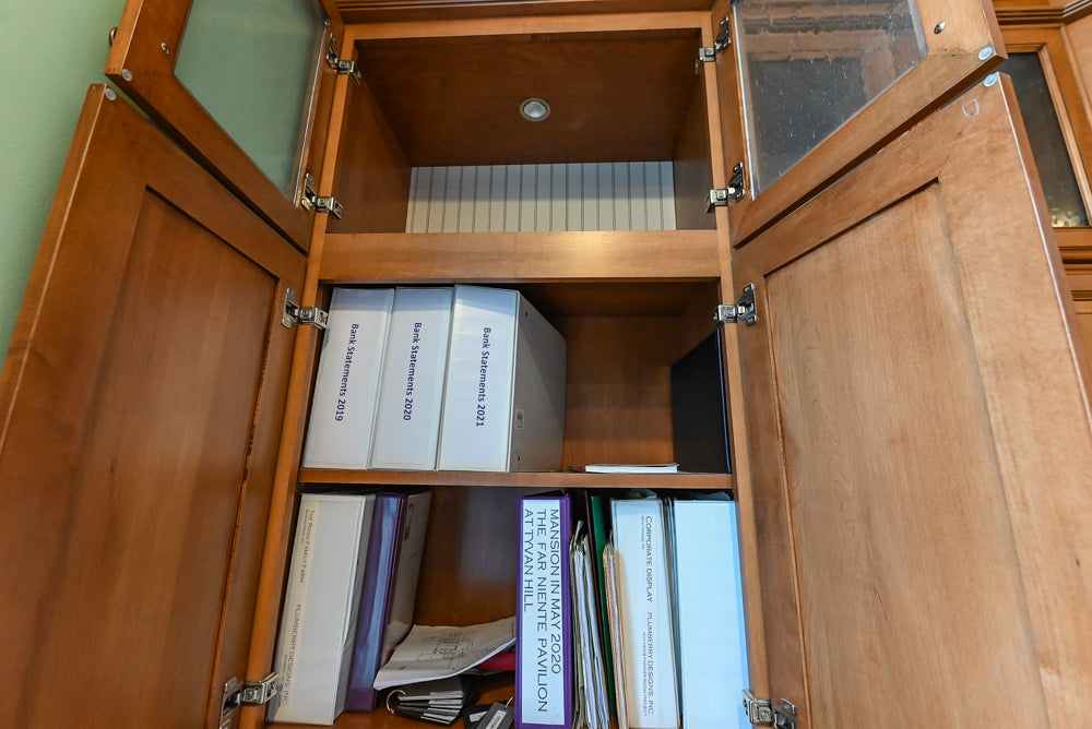 Decora Traditional Wooden Kitchen with Silestone Countertops