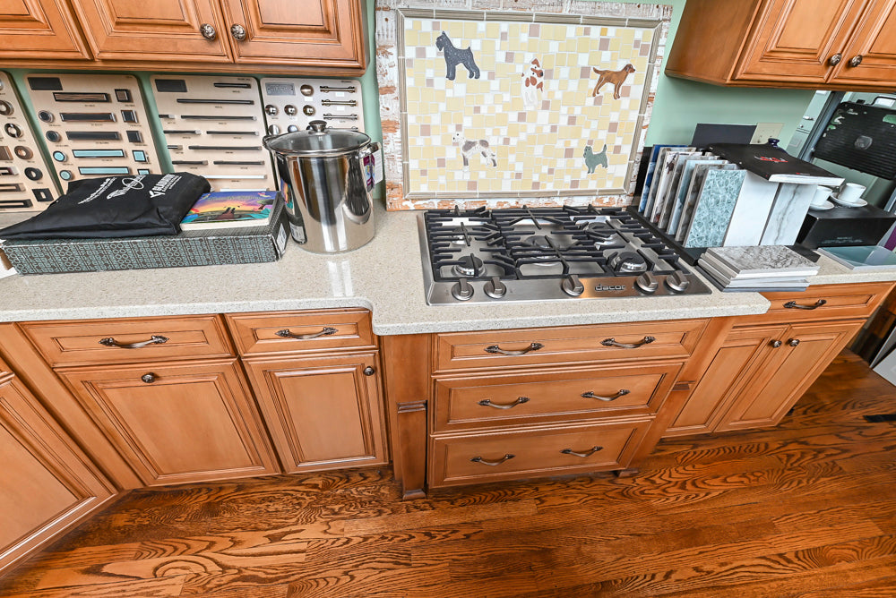 Decora Traditional Wooden Kitchen with Silestone Countertops