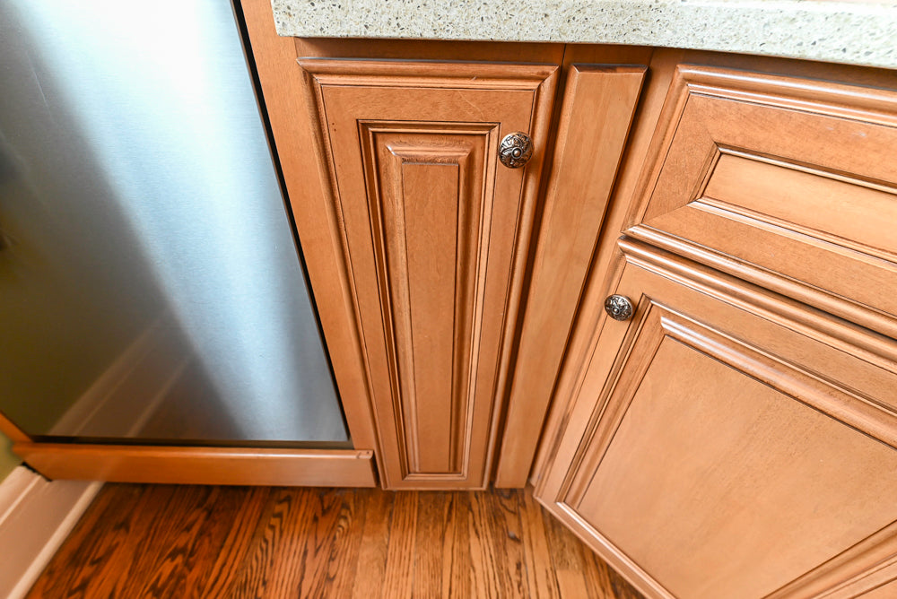 Decora Traditional Wooden Kitchen with Silestone Countertops