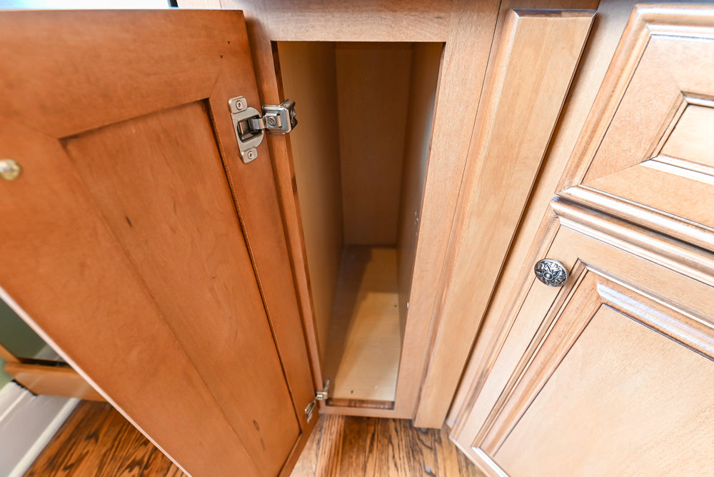 Decora Traditional Wooden Kitchen with Silestone Countertops