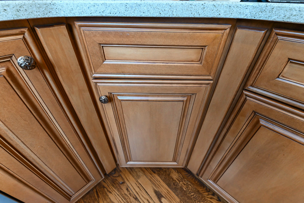 Decora Traditional Wooden Kitchen with Silestone Countertops