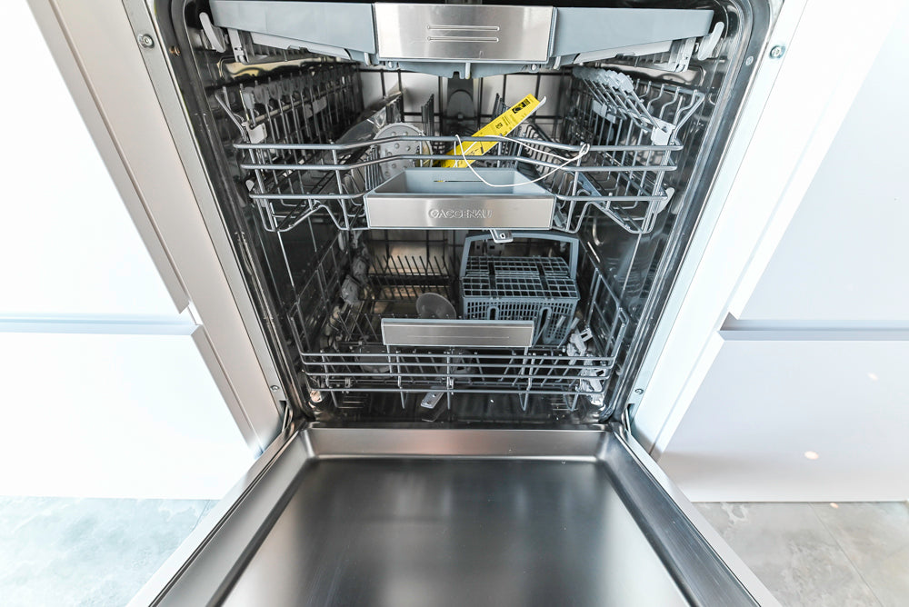 Häcker Modern Glossy White Kitchen with Island and Black Quartz Countertop