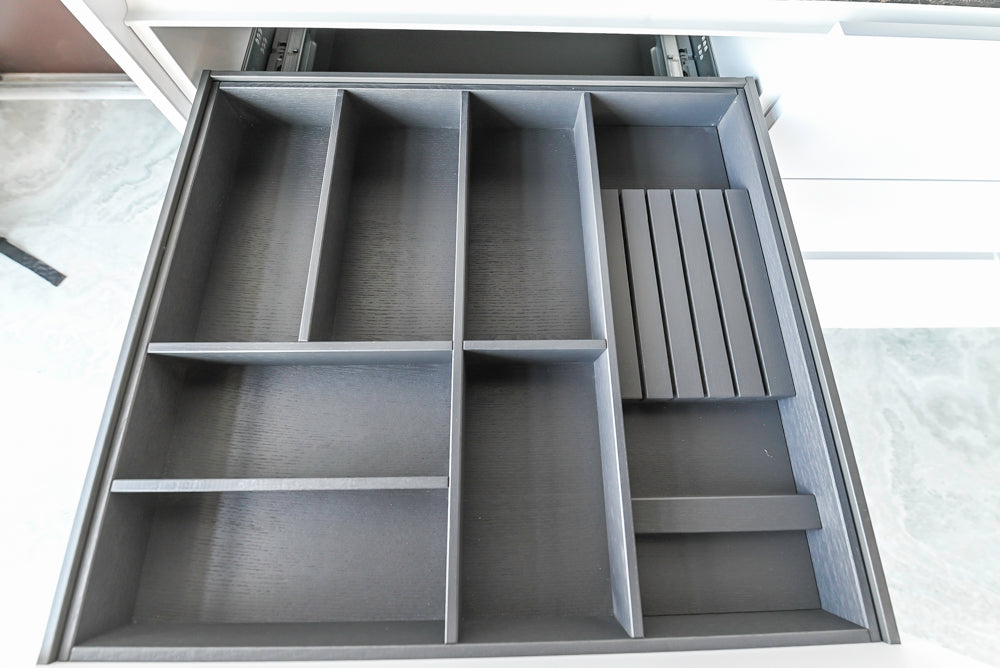 Häcker Modern Glossy White Kitchen with Island and Black Quartz Countertop