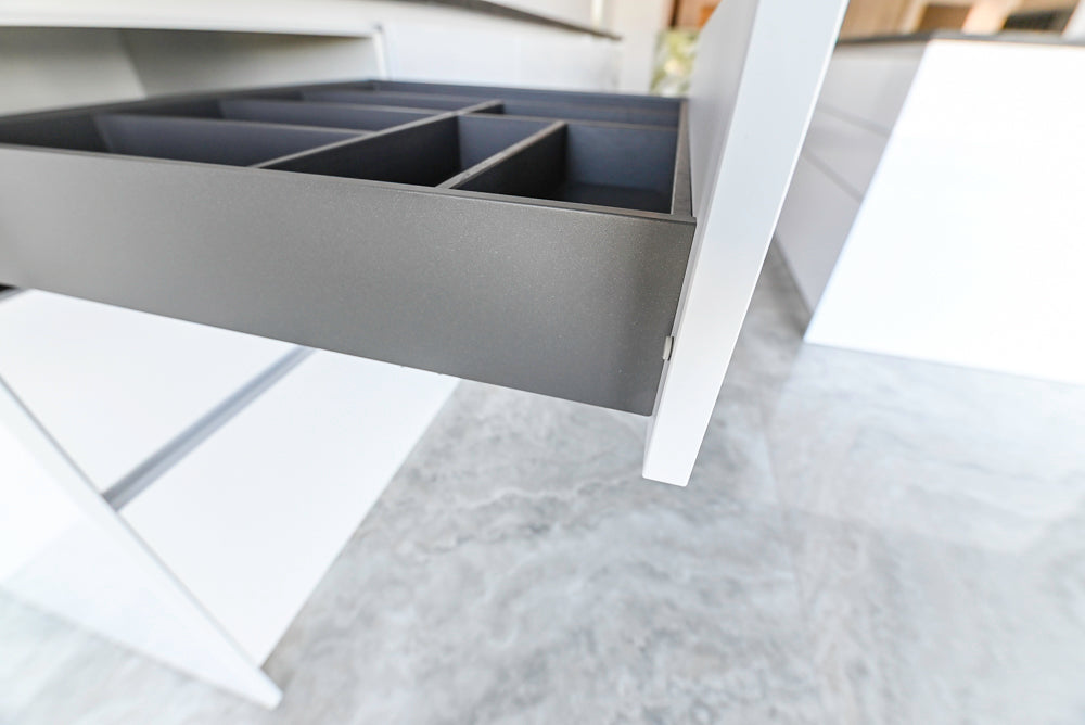 Häcker Modern Glossy White Kitchen with Island and Black Quartz Countertop