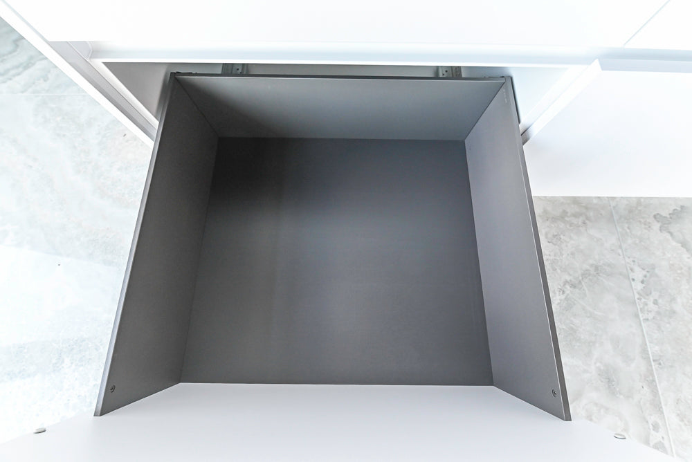 Häcker Modern Glossy White Kitchen with Island and Black Quartz Countertop