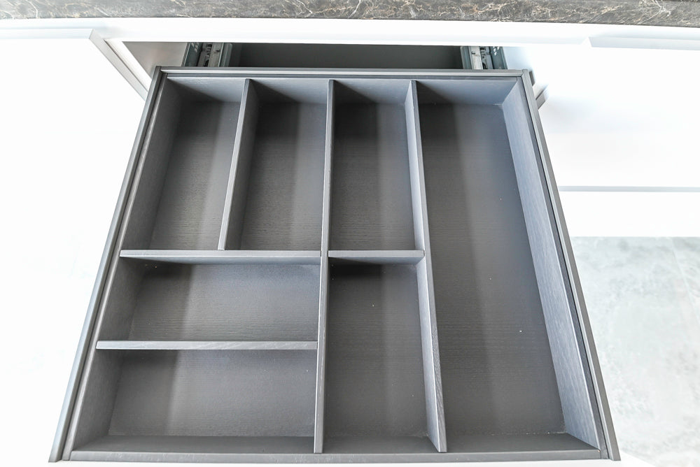 Häcker Modern Glossy White Kitchen with Island and Black Quartz Countertop